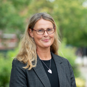Dr Lisa Mason